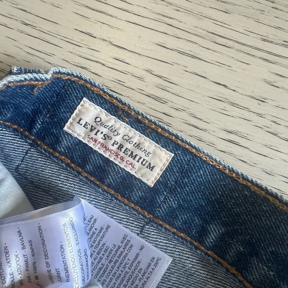 Levi's 501 Women’s Blue Denim Shorts - Picture 4 of 6